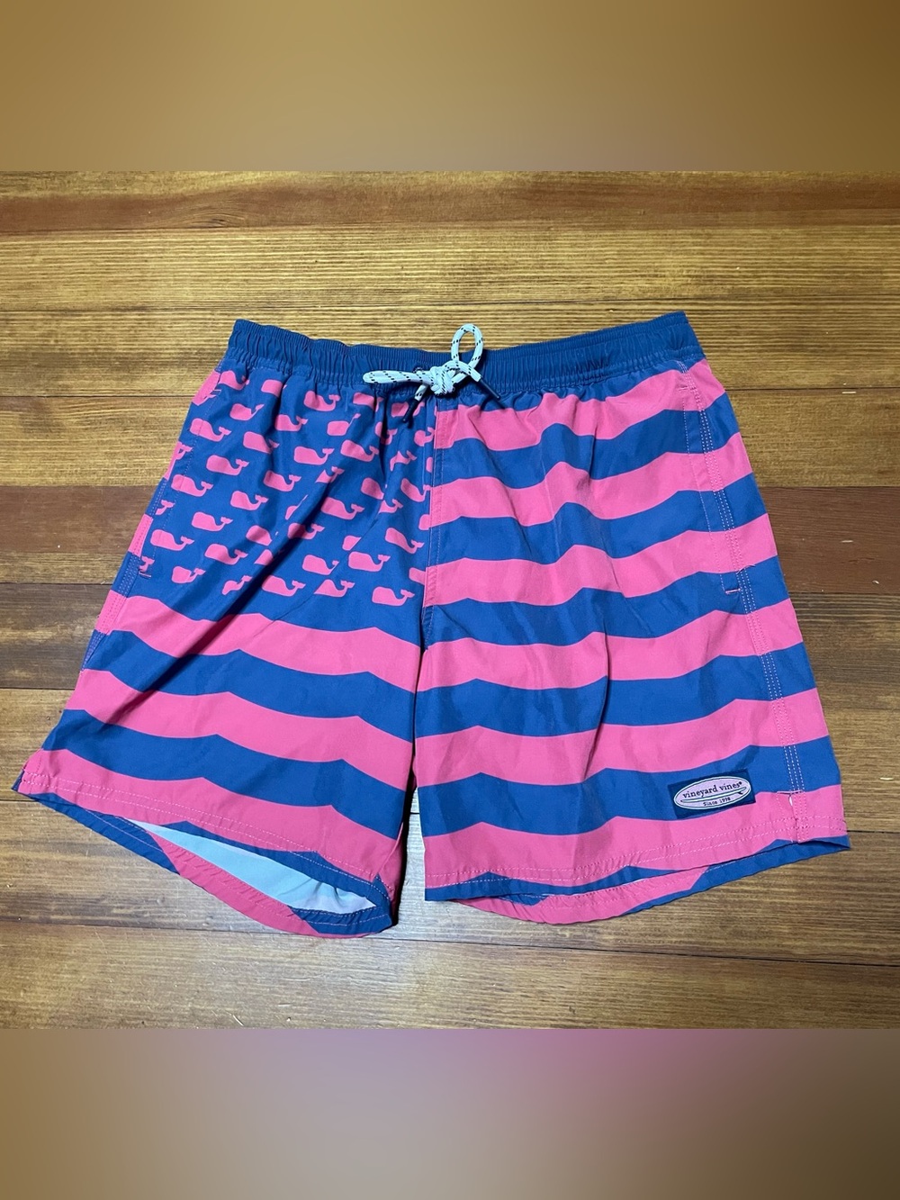 Vineyard Vines Navy & Red Whale Stripe Swim Shorts Size Medium